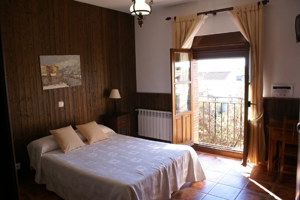 Casa Rural Pena Falcon Torrejón el Rubio Екстериор снимка