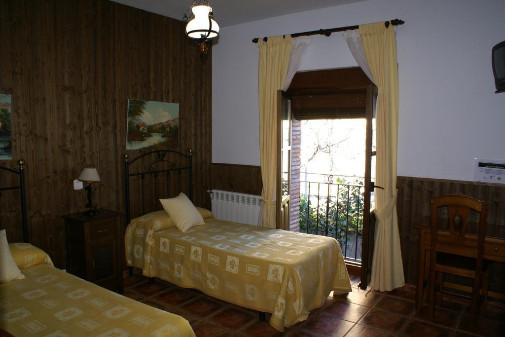 Casa Rural Pena Falcon Torrejón el Rubio Екстериор снимка