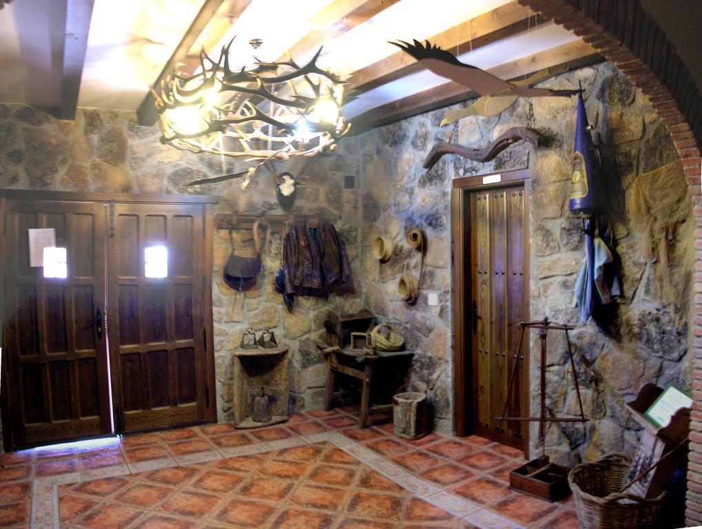 Casa Rural Pena Falcon Torrejón el Rubio Екстериор снимка