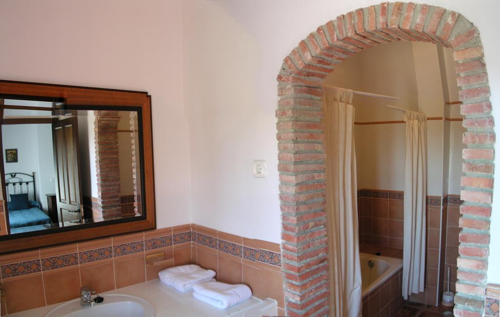 Casa Rural Pena Falcon Torrejón el Rubio Екстериор снимка