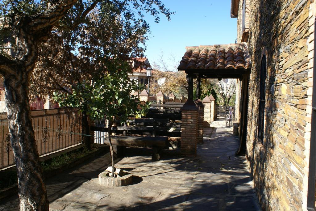 Casa Rural Pena Falcon Torrejón el Rubio Екстериор снимка