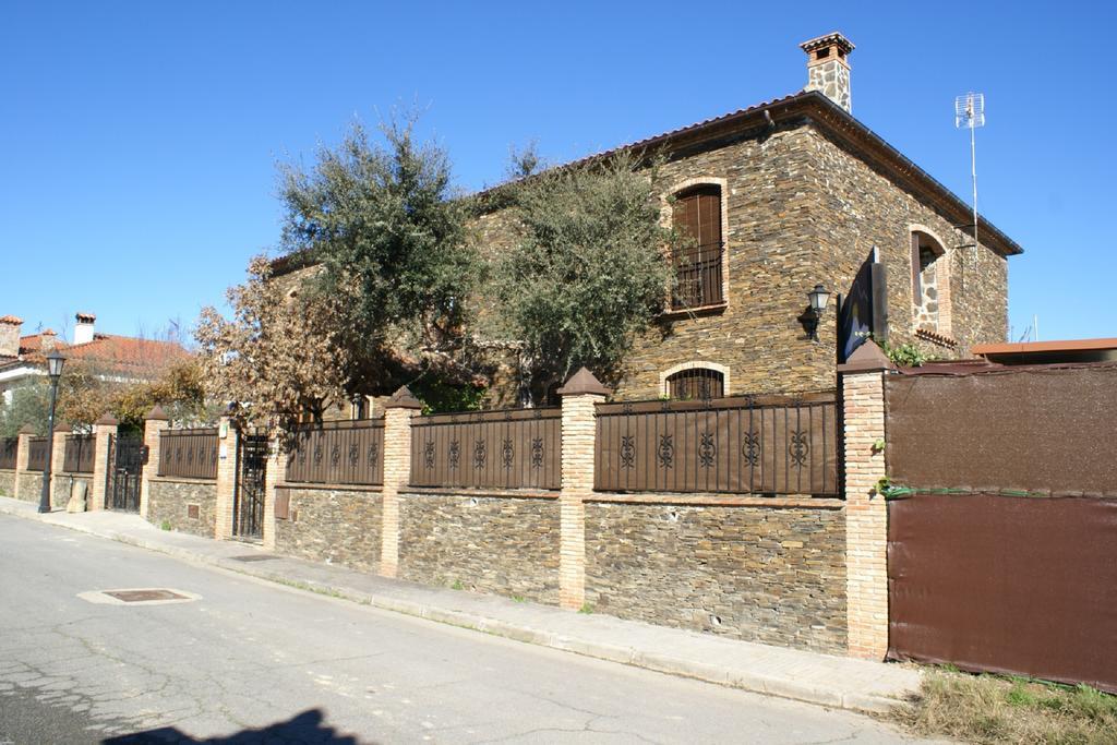 Casa Rural Pena Falcon Torrejón el Rubio Екстериор снимка