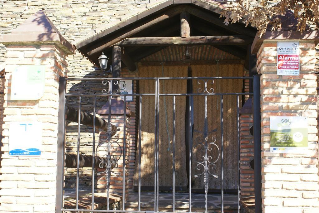 Casa Rural Pena Falcon Torrejón el Rubio Екстериор снимка