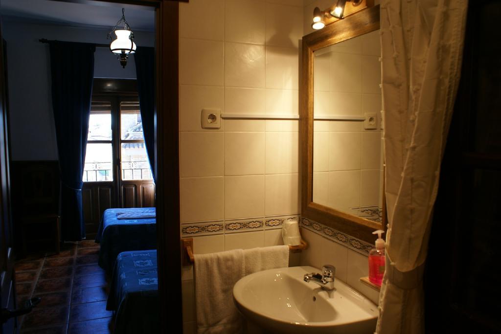 Casa Rural Pena Falcon Torrejón el Rubio Екстериор снимка