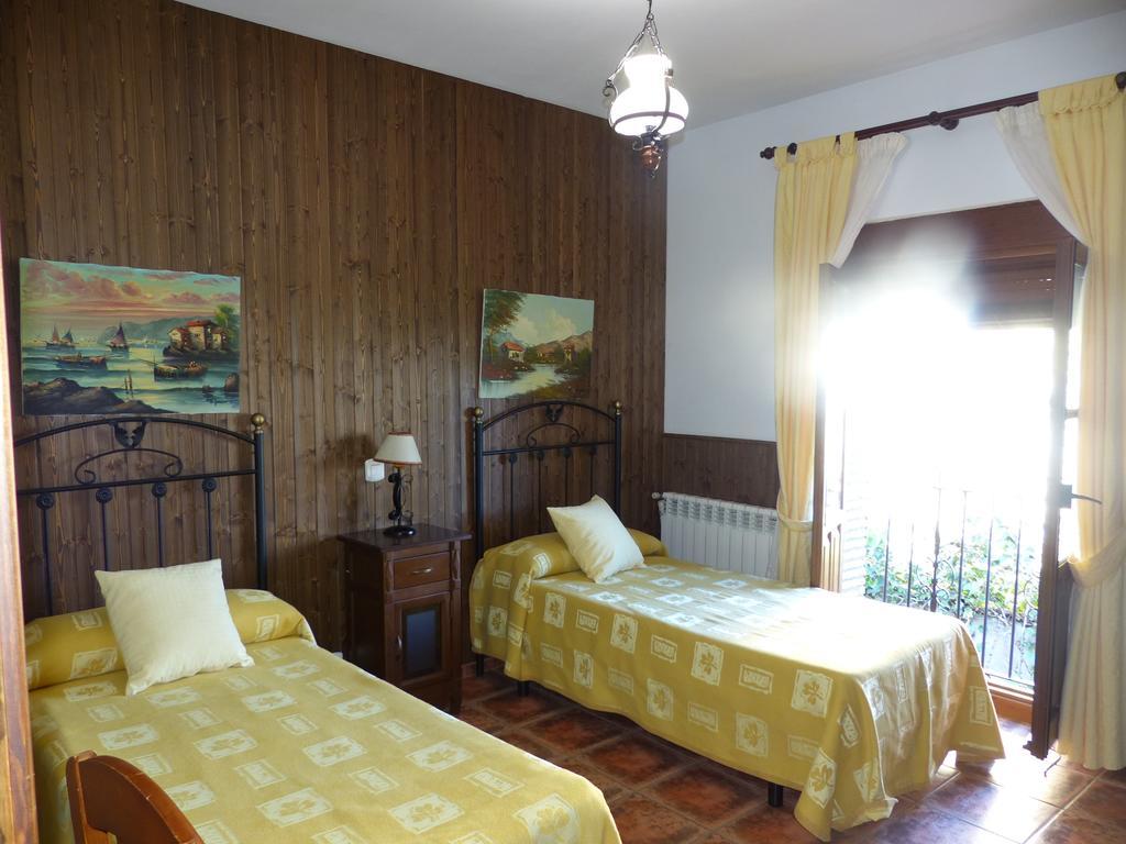 Casa Rural Pena Falcon Torrejón el Rubio Екстериор снимка