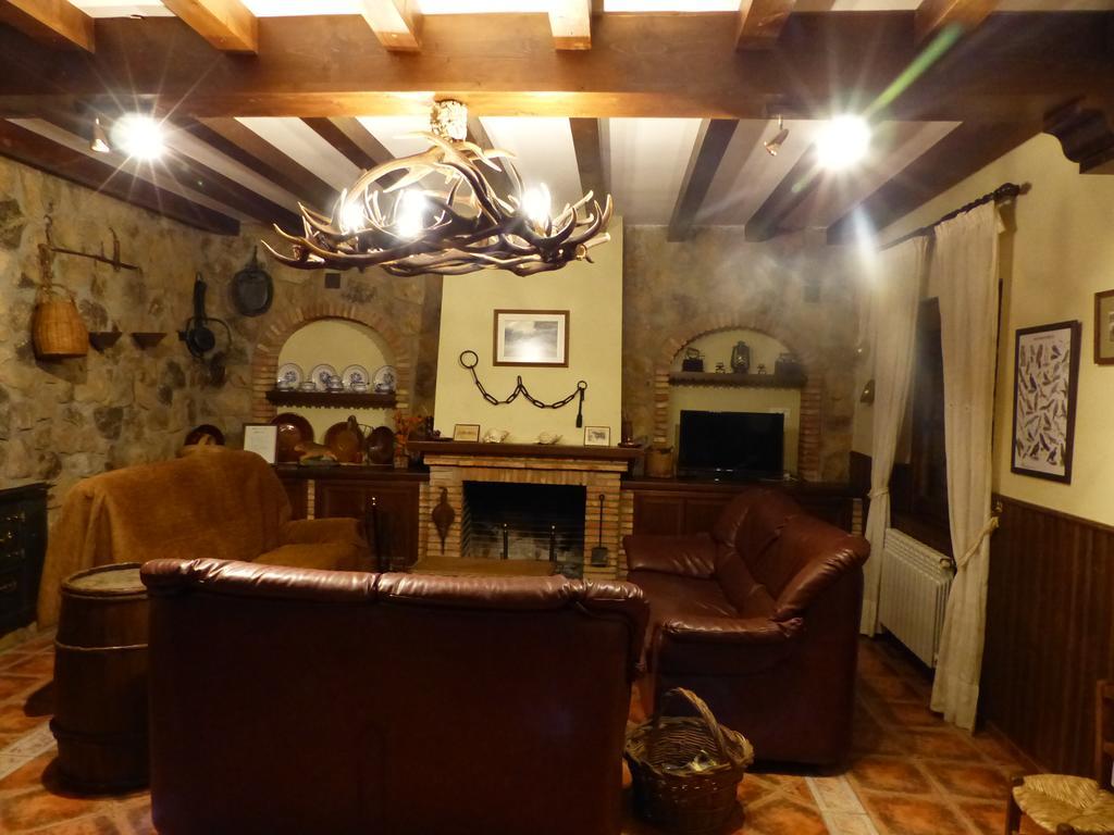 Casa Rural Pena Falcon Torrejón el Rubio Екстериор снимка
