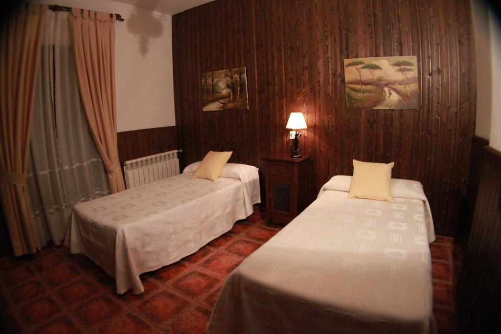 Casa Rural Pena Falcon Torrejón el Rubio Екстериор снимка