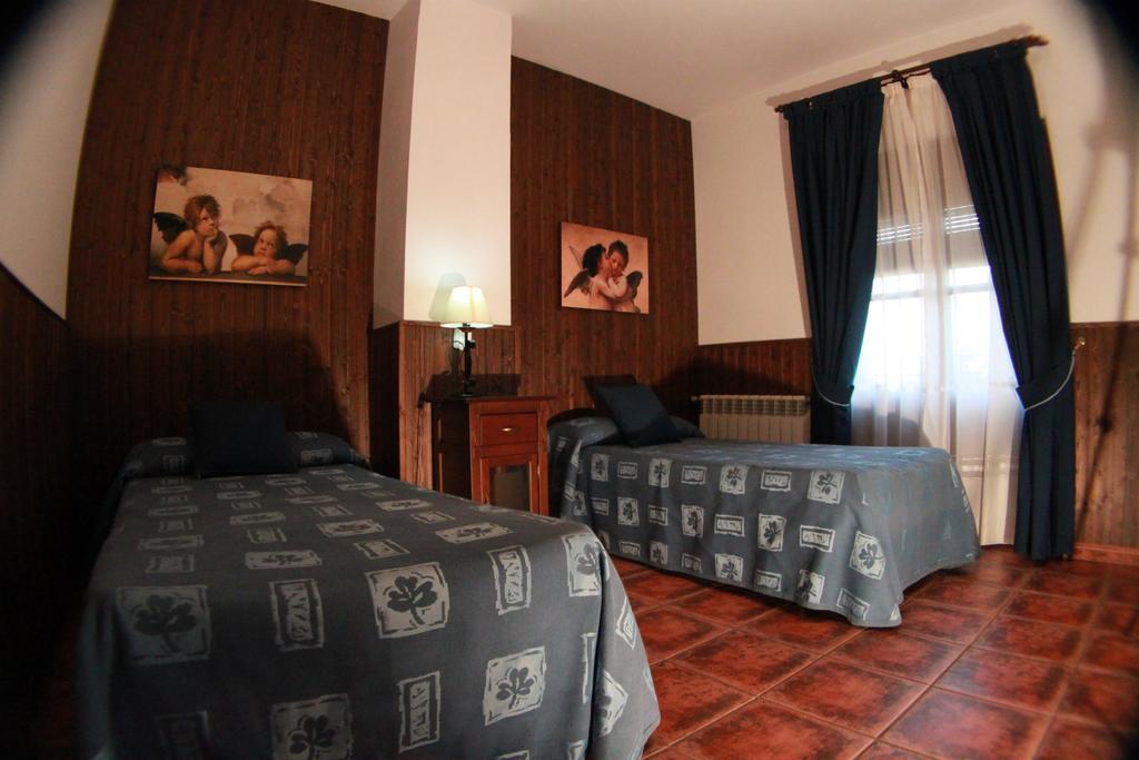 Casa Rural Pena Falcon Torrejón el Rubio Екстериор снимка