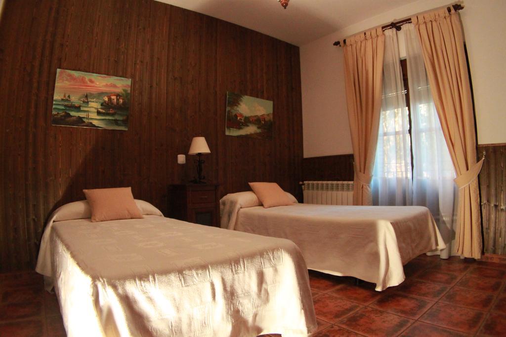 Casa Rural Pena Falcon Torrejón el Rubio Екстериор снимка