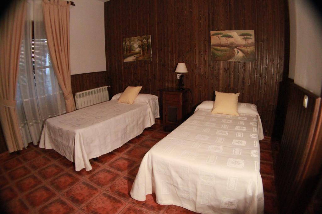 Casa Rural Pena Falcon Torrejón el Rubio Екстериор снимка