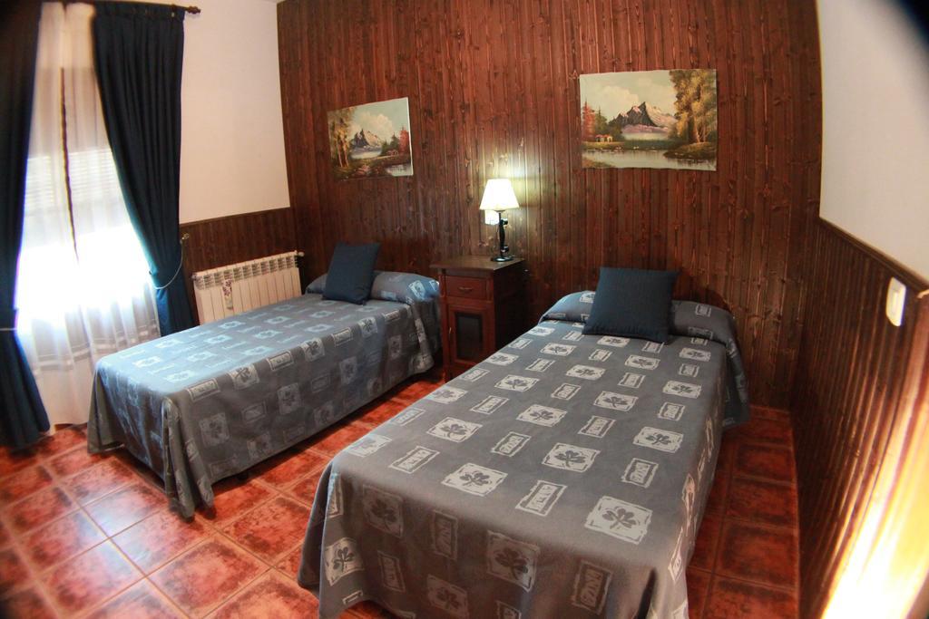 Casa Rural Pena Falcon Torrejón el Rubio Екстериор снимка