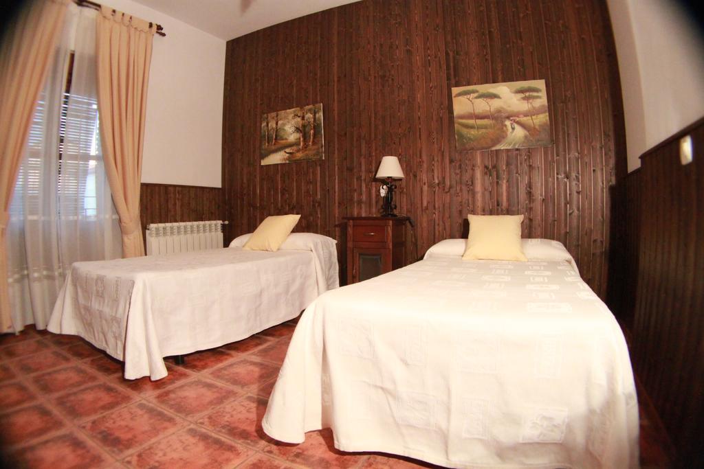 Casa Rural Pena Falcon Torrejón el Rubio Екстериор снимка
