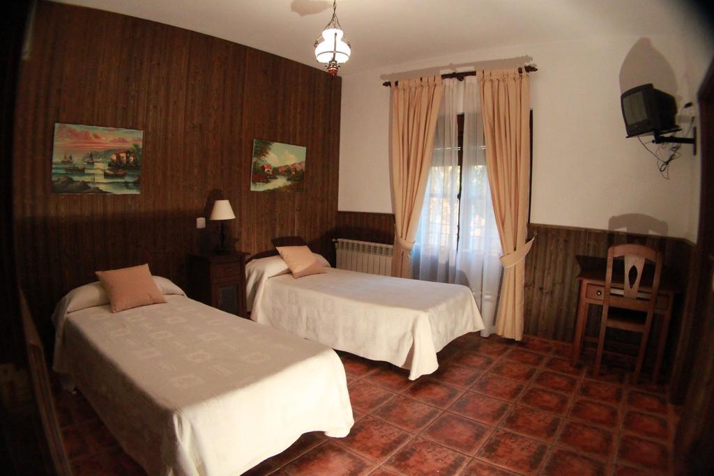 Casa Rural Pena Falcon Torrejón el Rubio Екстериор снимка